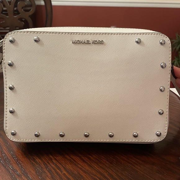 Micheal Kors bag with silver detailing and hardware - Picture 2 of 4